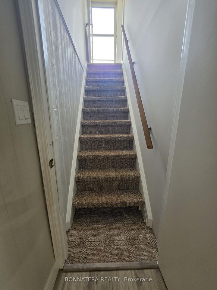 Photo de la propriété:  14 Northwood Drive  ON L6X 2L2 
