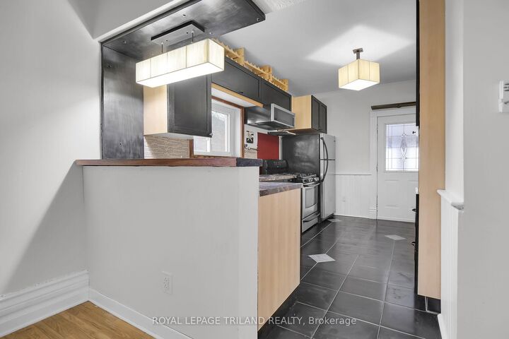 Property Photo:  18 Wharncliffe Road S  ON N6J 2J4 