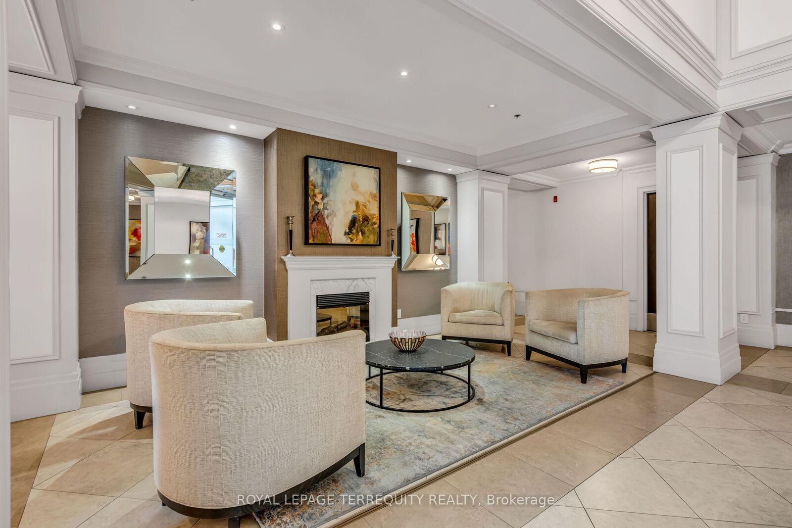 Property Photo:  205 The Donway N/A W 402  ON M3B 3S5 