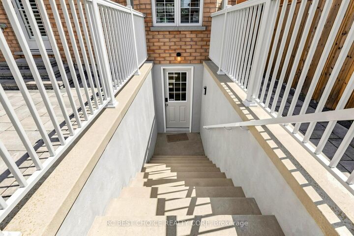 Property Photo: 18 Chauncey Court ON L6B 1H1