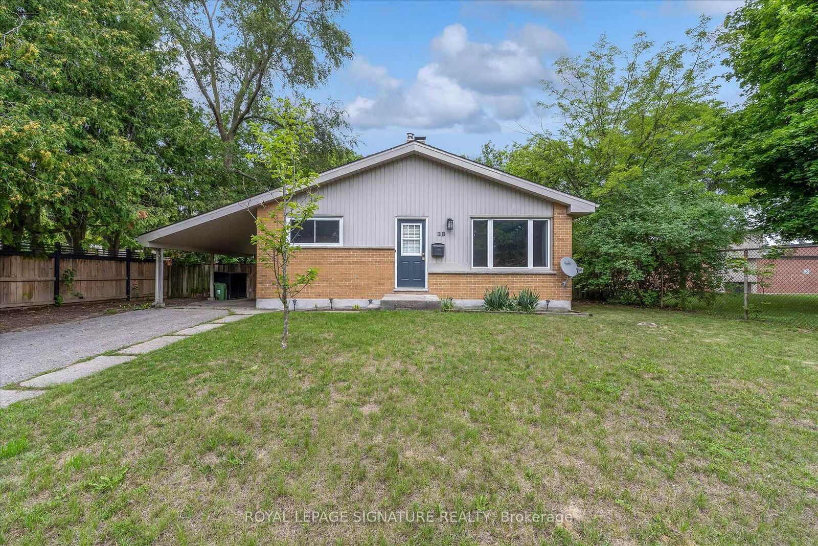 Property Photo:  38 Tewskbury Crescent  ON N5V 2M8 