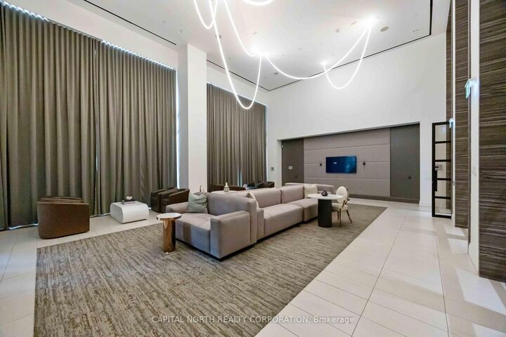 Property Photo: 39 Roehampton Avenue 3103 ON M4P 0G1