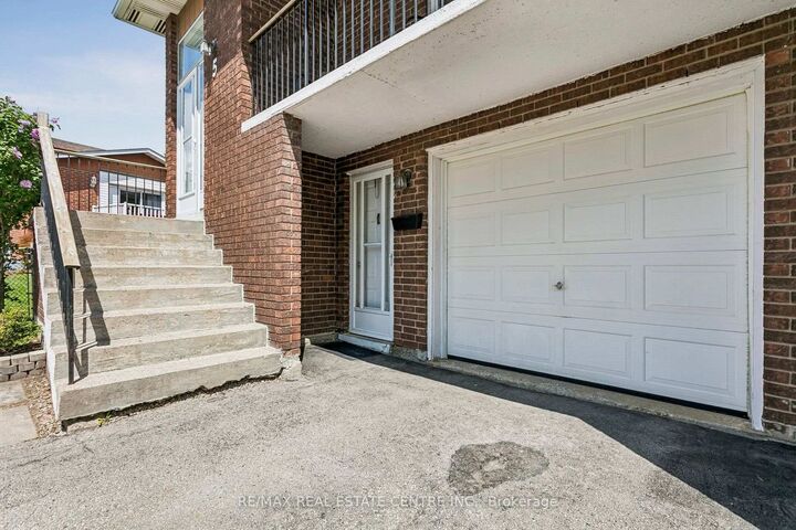 Property Photo: 5 Hockley Path ON L6V 3R3