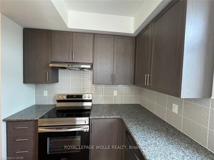 Property Photo:  10 Halliford Place 32  ON L6P 4R1 