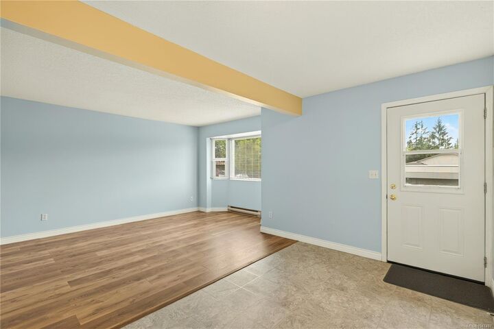 Property Photo: 274 Harwell Rd #1 BC V9R 6V1
