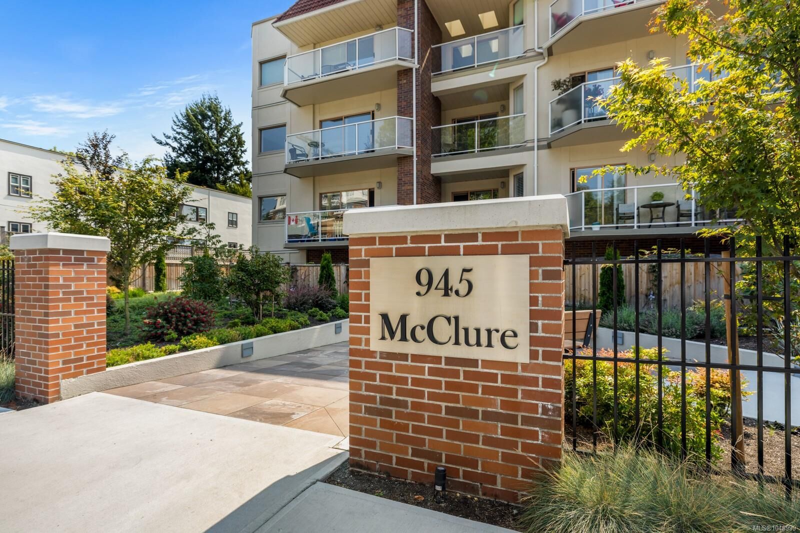 Property Photo: 945 McClure St #203 BC V8V 3E8
