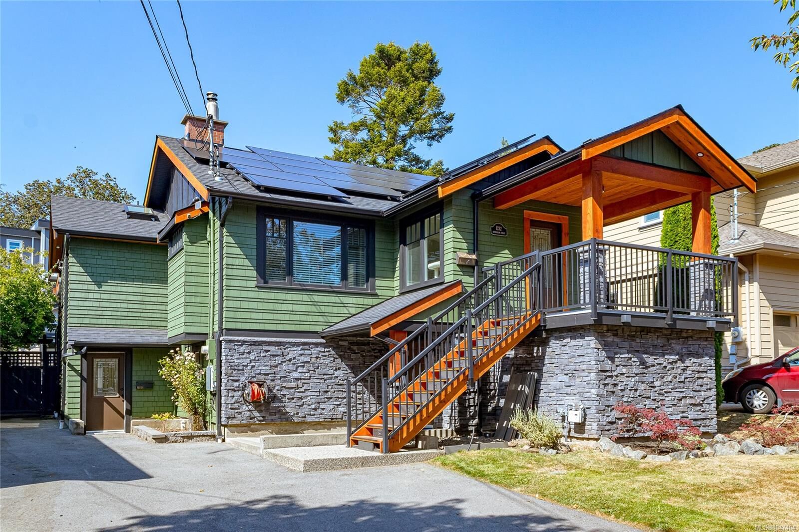 Property Photo: 1232 Effingham St BC V9A 4Y2