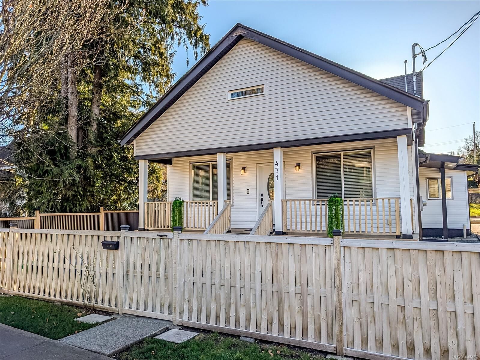 Property Photo: 471 Selby St BC V9R 2R6