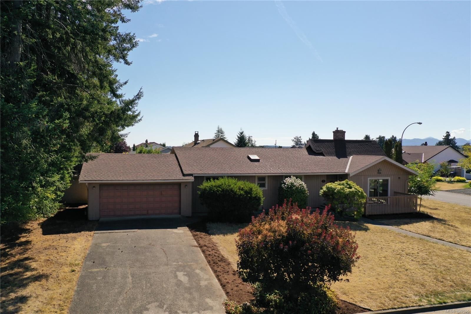 Property Photo:  506 Willow St  BC V9P 1A4 