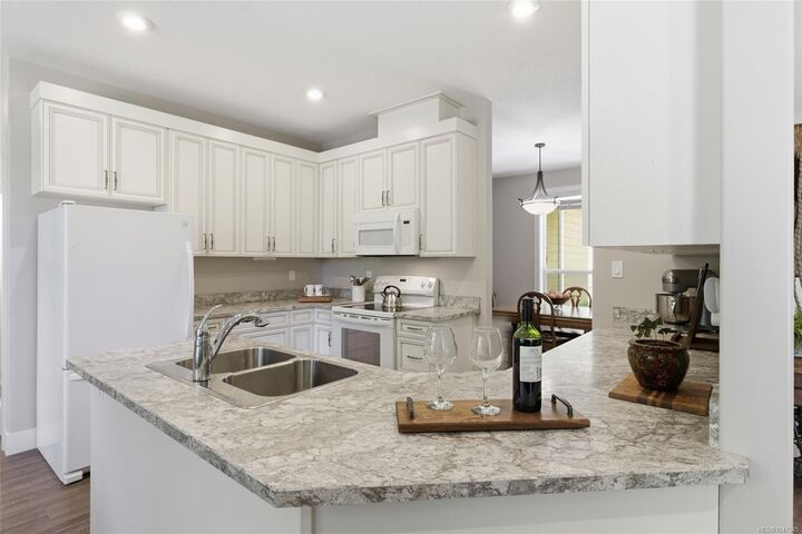 Property Photo: 3831 Creekside Dr BC V0R 1G0
