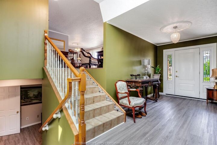 Property Photo:  37 Elizabeth Crescent  ON N8H 4Y4 