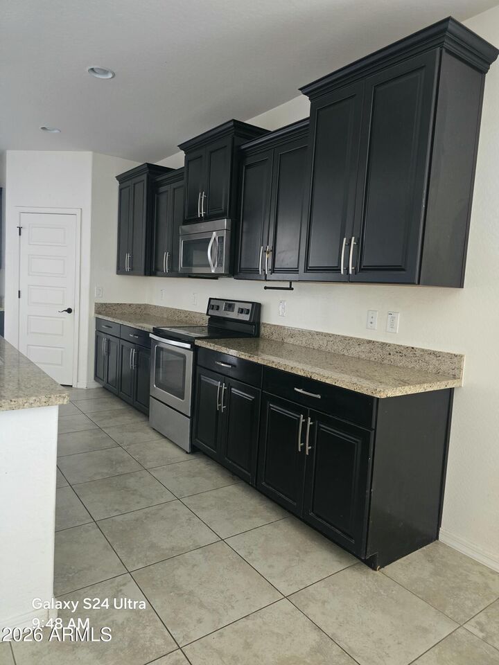 Property Photo: 2421 S 103rd Drive S AZ 85353