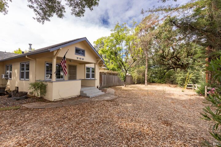 Property Photo:  720 Windsor River Road  CA 95492 