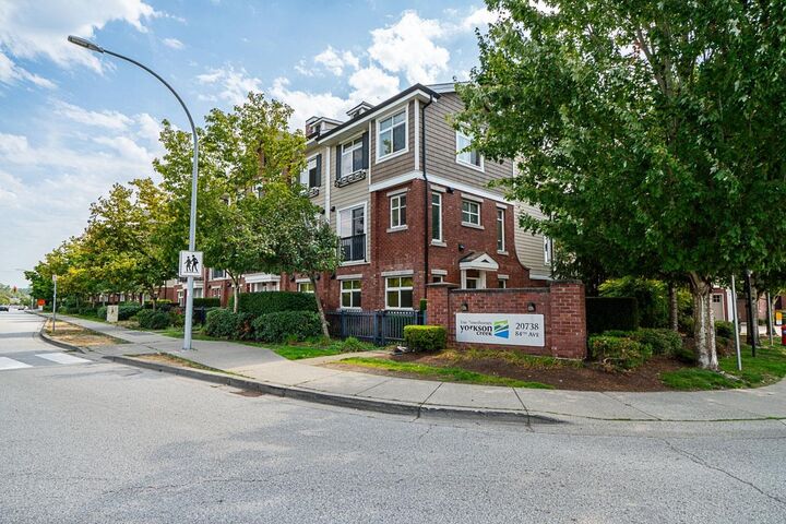 20738 84 Avenue 55 — photo 1