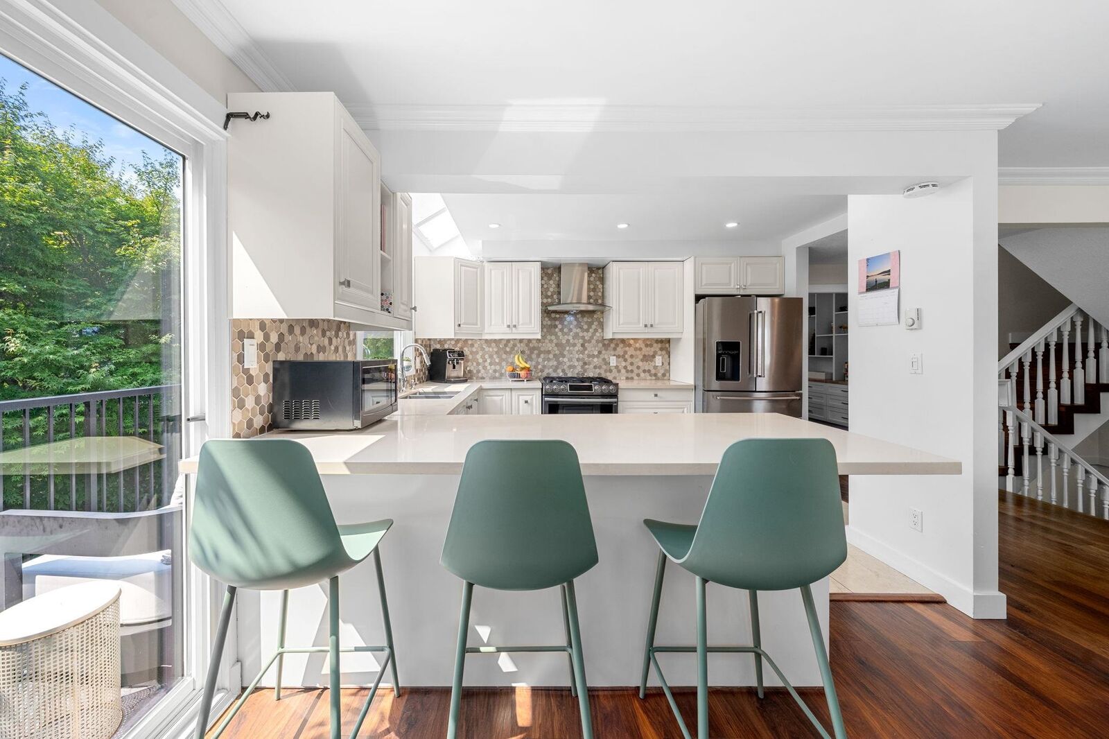 Property Photo: 230 W 16th Street 4 BC V7M 1T6