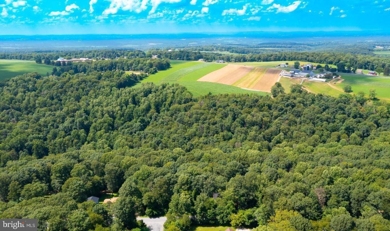 Property Photo:  9 Deer Lane  PA 17532 