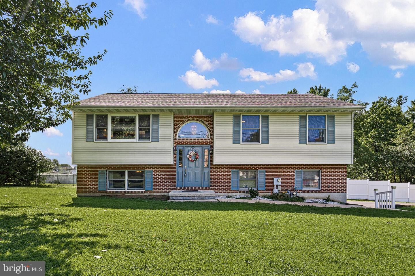 Property Photo: 677 Meetinghouse Road PA 19061