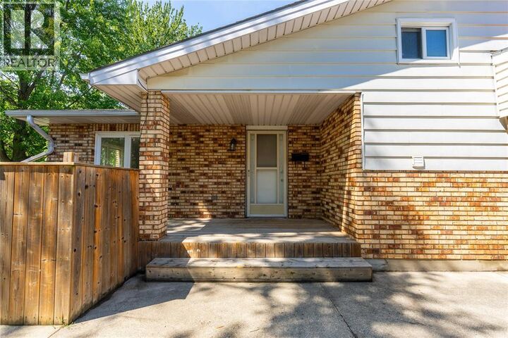 Property Photo:  103 Hanna Crescent  ON N7S 4H4 