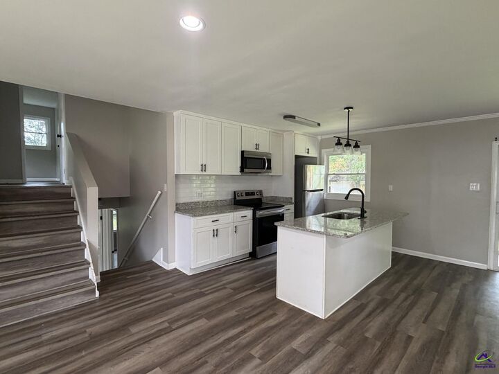Property Photo:  215 Sunnydale Drive  GA 31088 