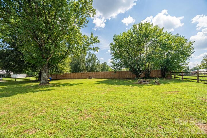 Property Photo: 1718 Woolie Road NC 28092