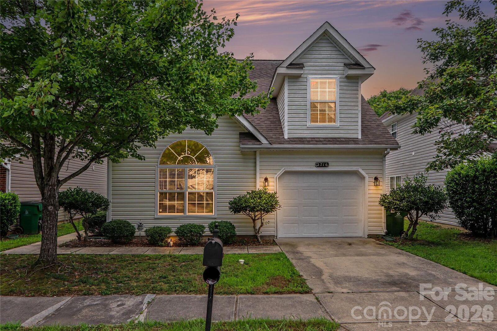 Property Photo: 2716 Rozzelles Landing Drive NC 28214