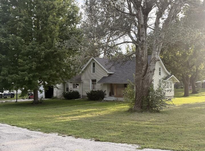 Property Photo:  340 Farnham Avenue  IA 50538 