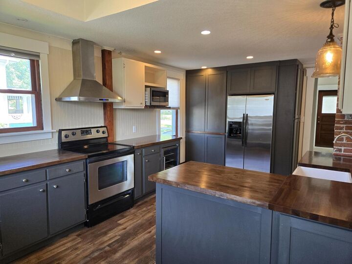 Property Photo: 403 S Story Street IA 50036