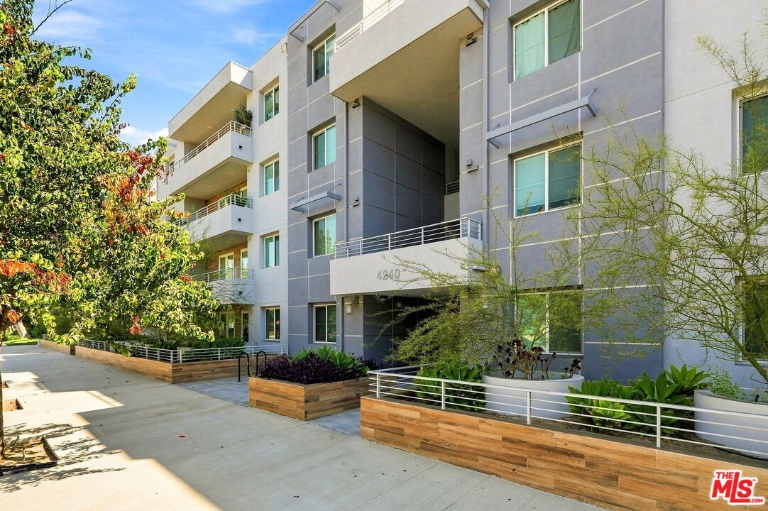 Property Photo:  4240 Laurel Canyon Blvd, Unit 305  CA 91604 