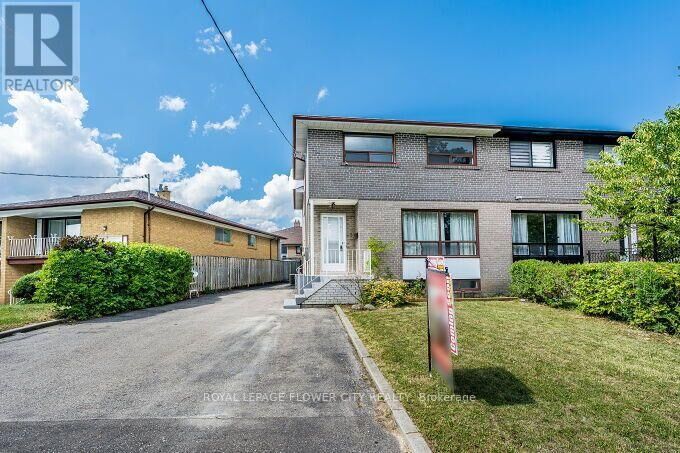 Property Photo:  3 Clayhall Crescent  ON M3J 1W5 
