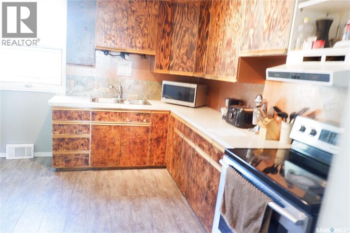 Property Photo: 305 1st Street E SK S0H 3G0
