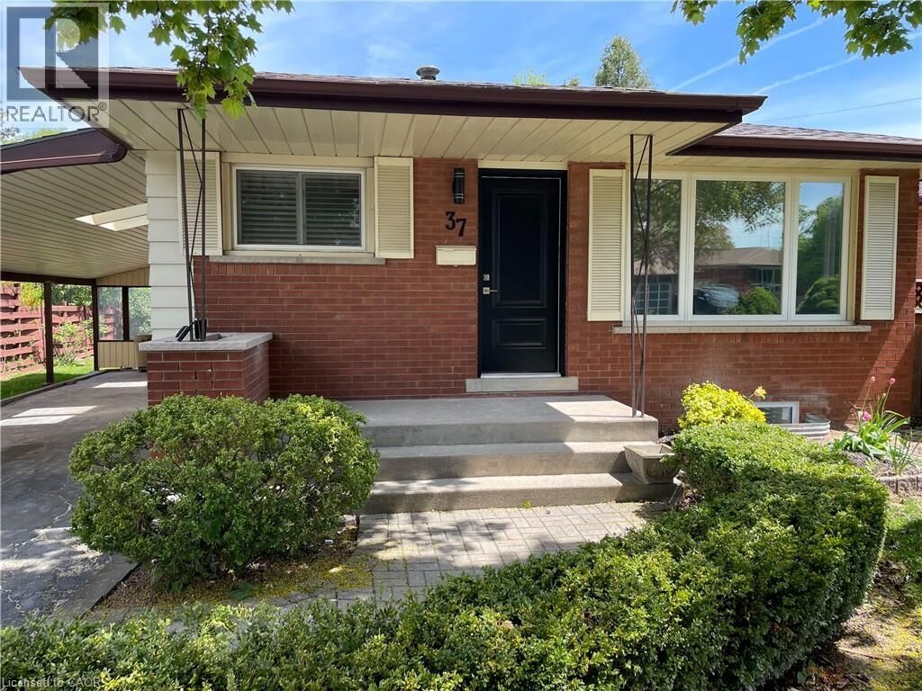 Property Photo:  37 Goldfinch Road Upper  ON L9A 3W8 