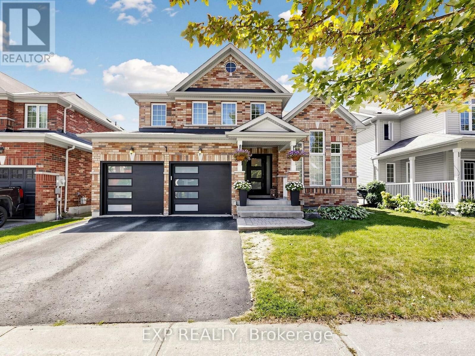 Property Photo: 9 Carness Crescent ON L4P 0B6