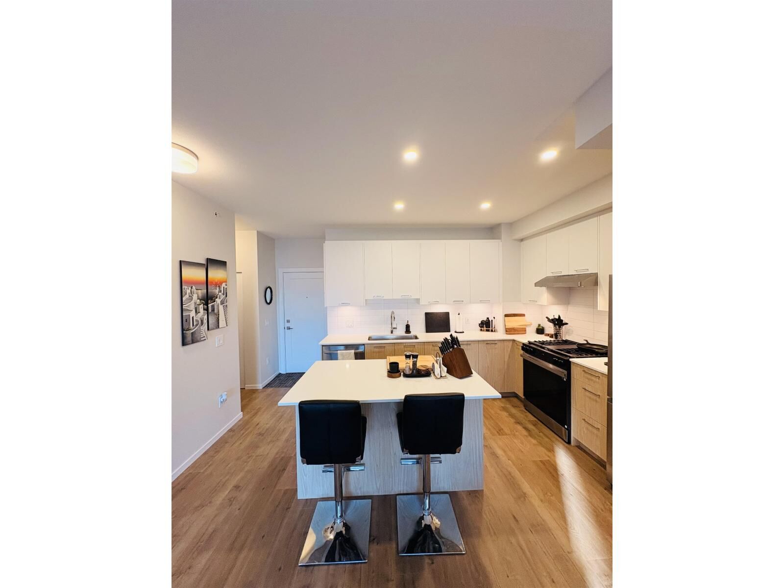 Property Photo:  3319 148 Street 5th Floor  BC V4P 0J2 