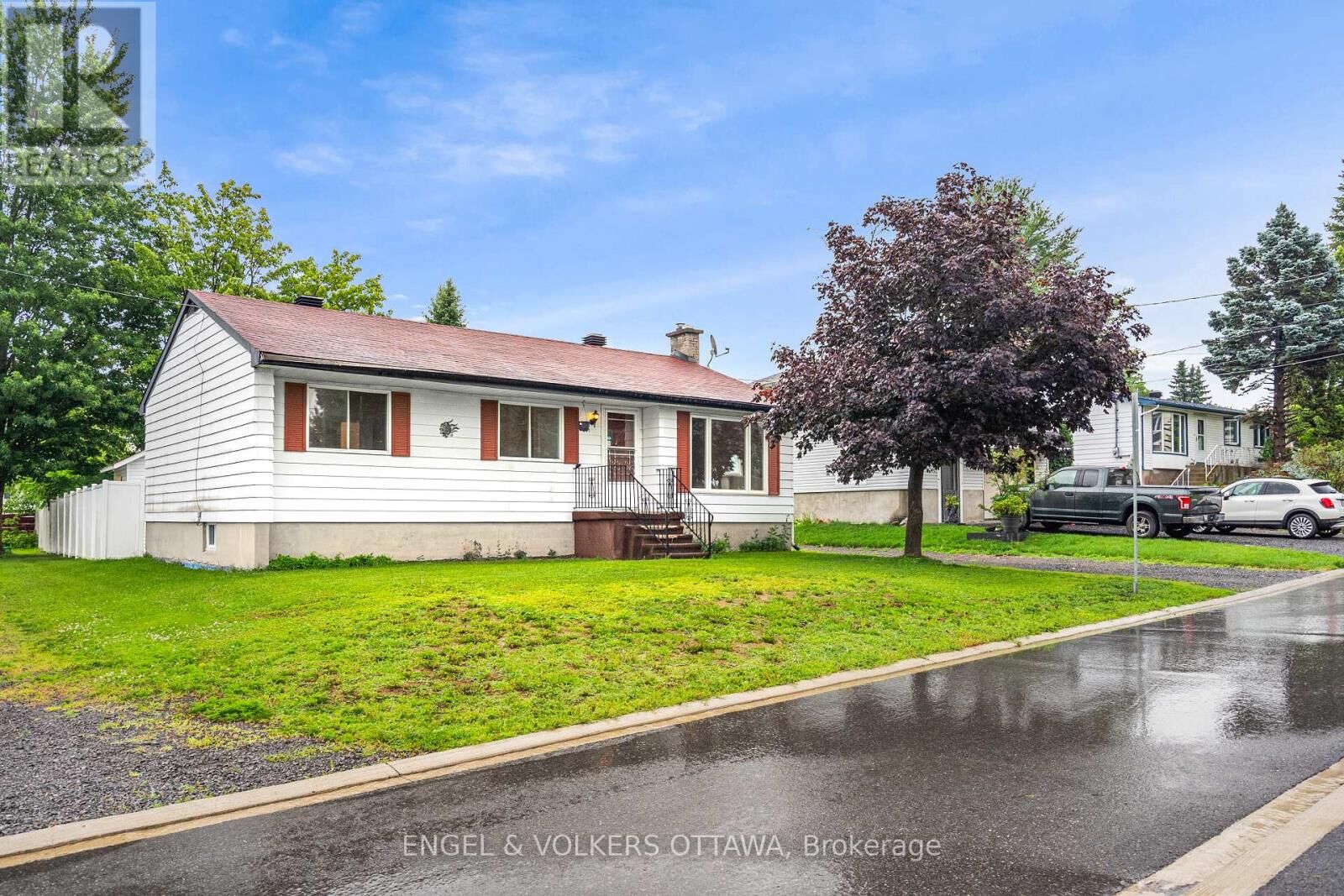 Property Photo:  871 Notre Dame Street  ON K4K 1G3 