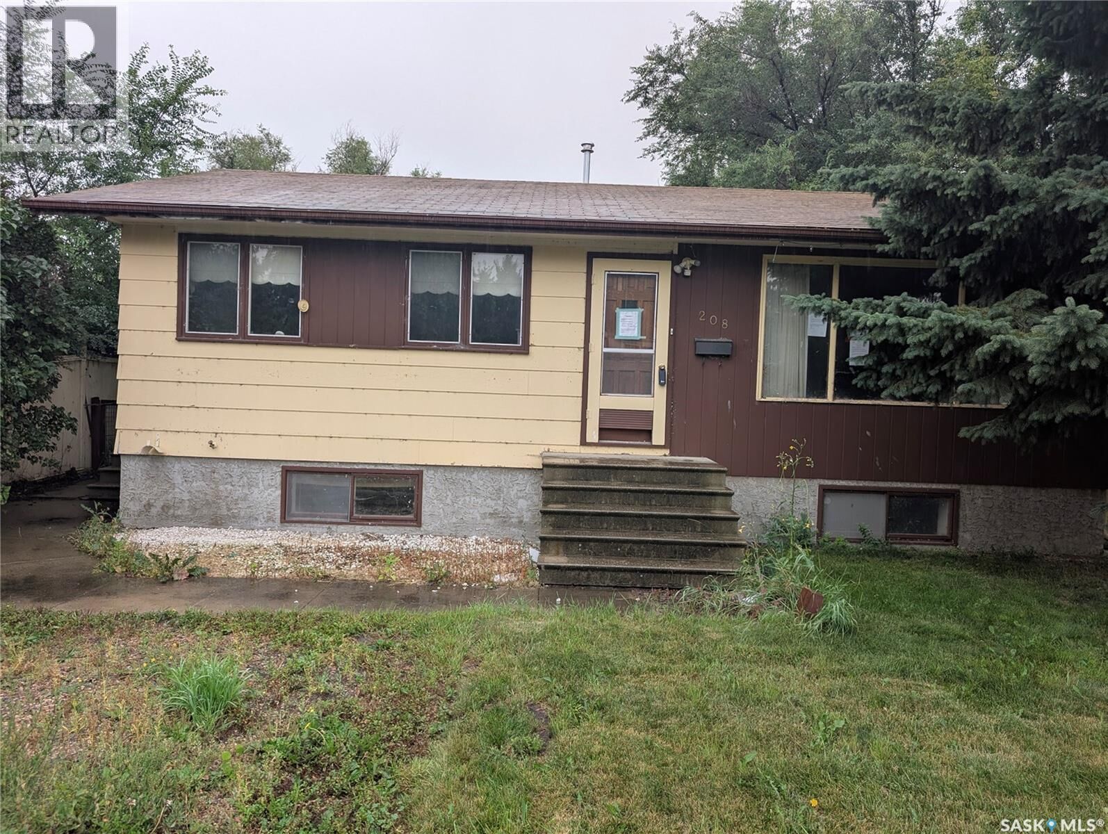 Property Photo: 208 Carson Street SK S0K 1K0