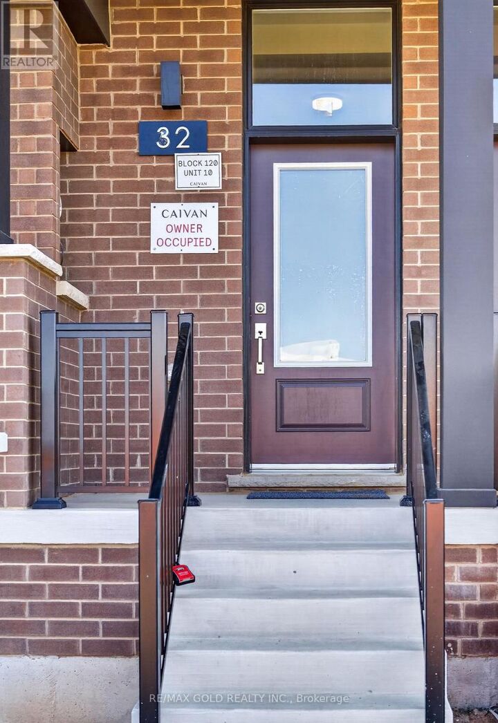 Property Photo: 32 Twinflower Way ON L6P 0A1