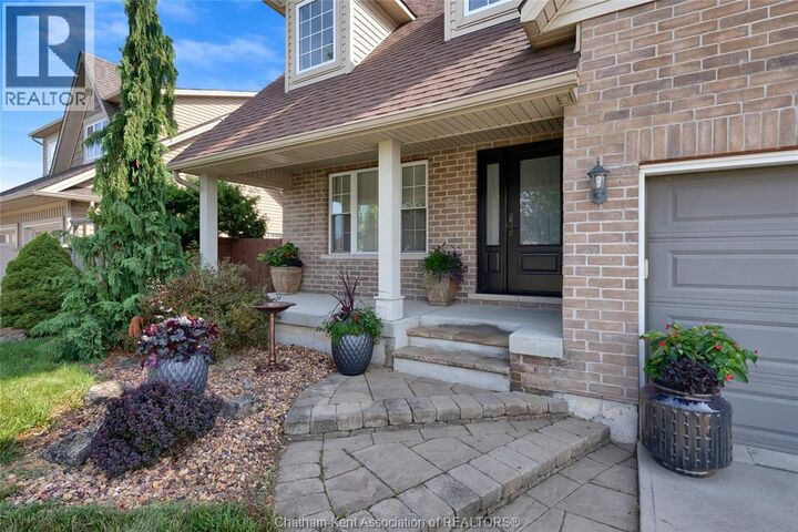 Property Photo:  32 Sherwood Court  ON N7M 6L3 