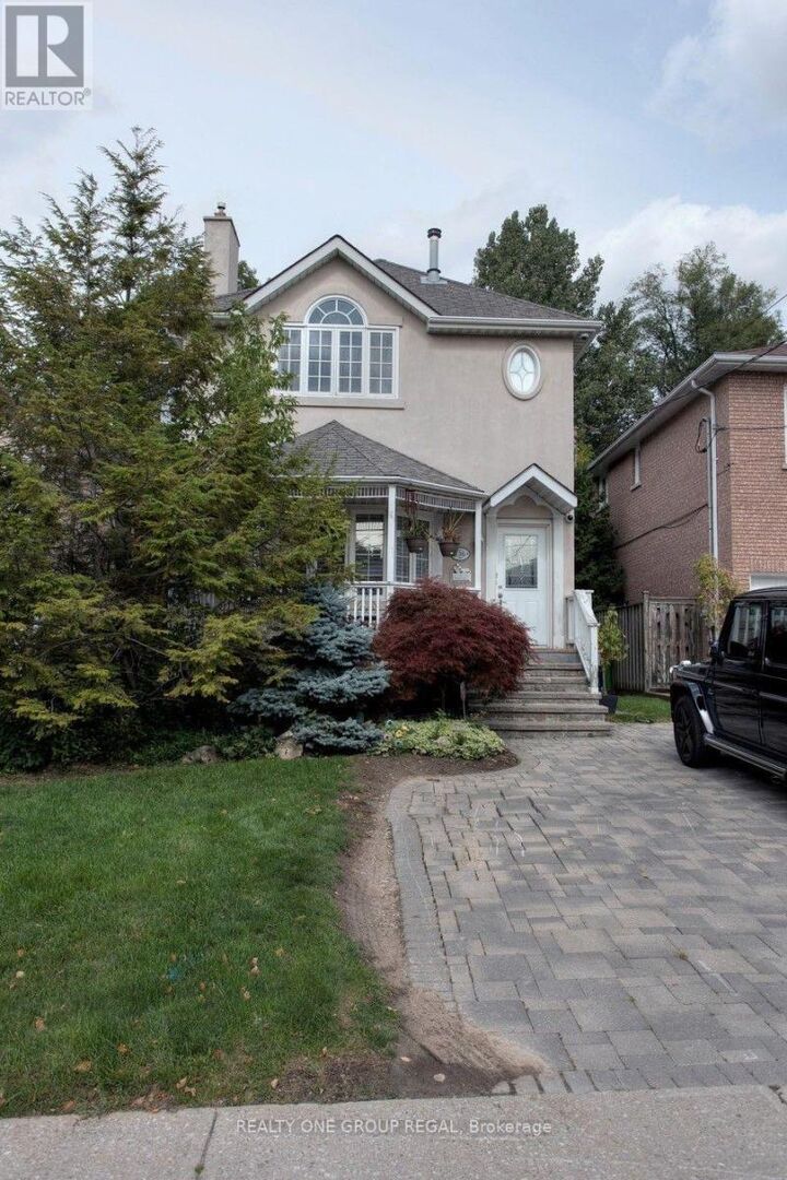 Property Photo: 136 Hollywood Avenue North ON M2N 3K3