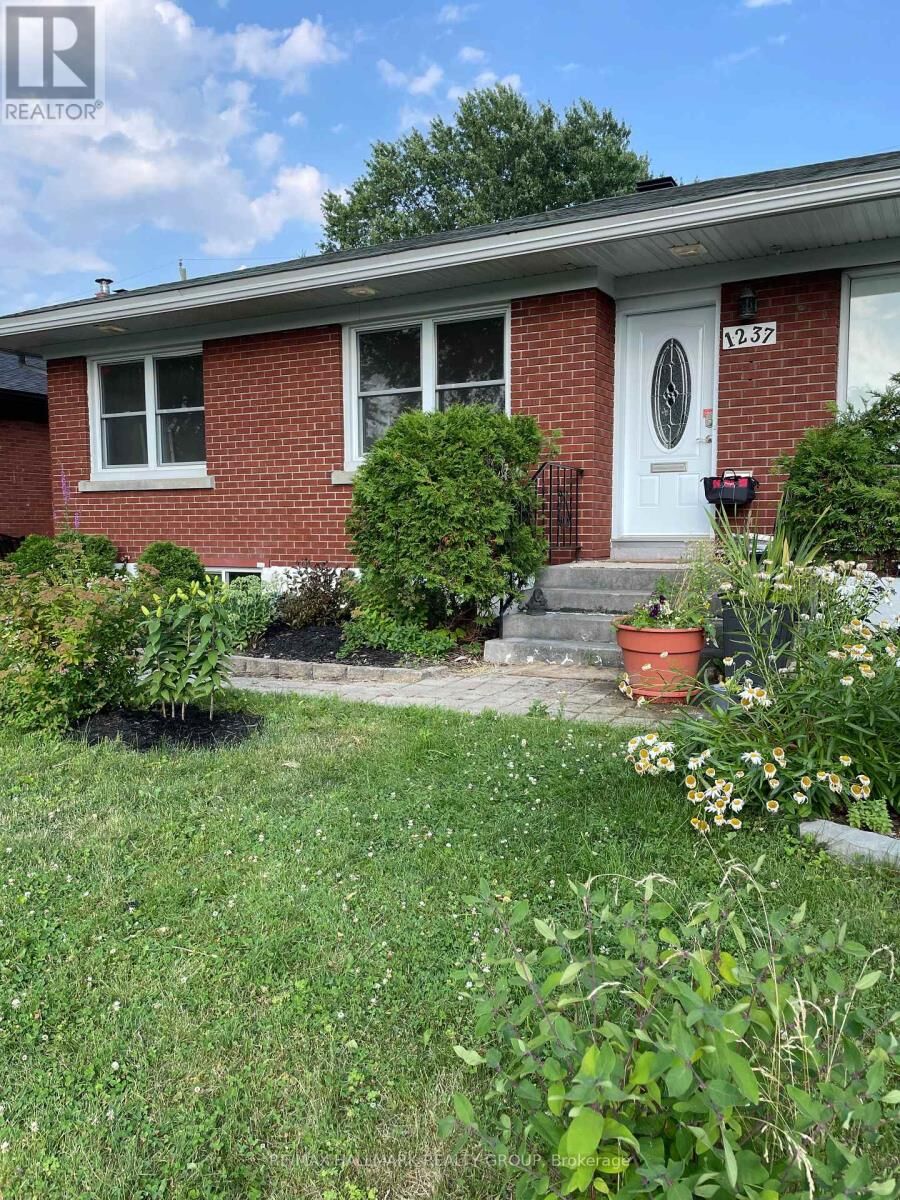 Property Photo: 1237 Field Street 1 ON K2C 2P9