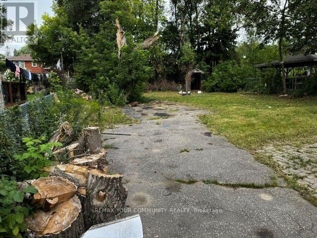 Property Photo: 330 Horsham Avenue ON M2R 1G6