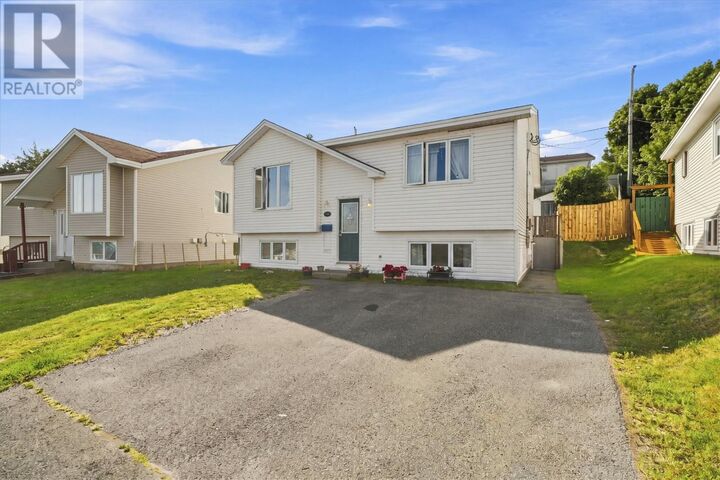 32 Greenspond Drive — photo 1