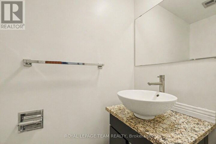 Property Photo: 290 Cathcart Street 14 ON K1N 5C4