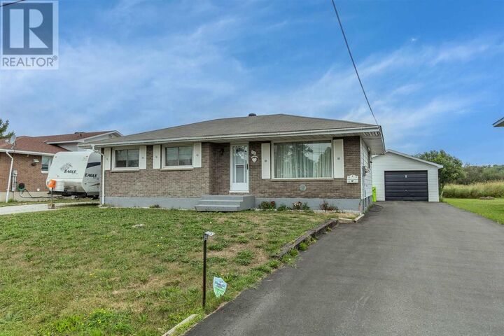 Property Photo:  58 Chippewa St  ON P6C 3A3 