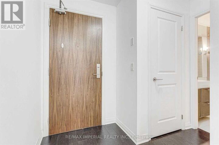 Property Photo:  8 Mercer St Street 317  ON M5V 0C4 