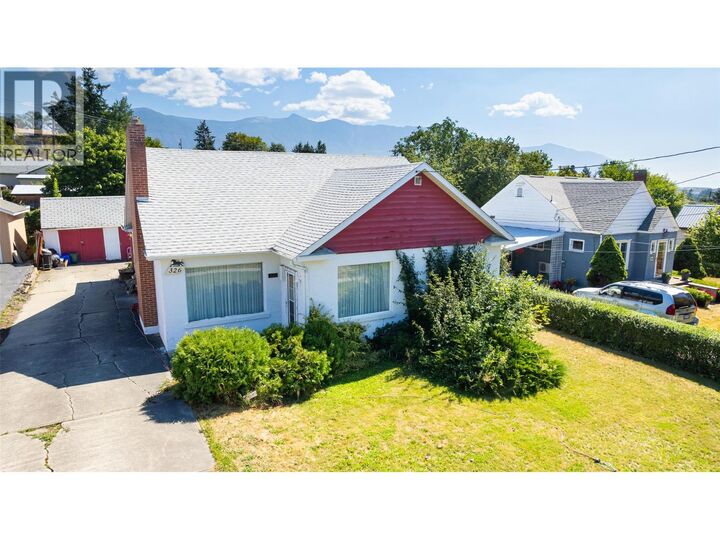 Property Photo:  326 10th Avenue North  BC V0B 1G0 