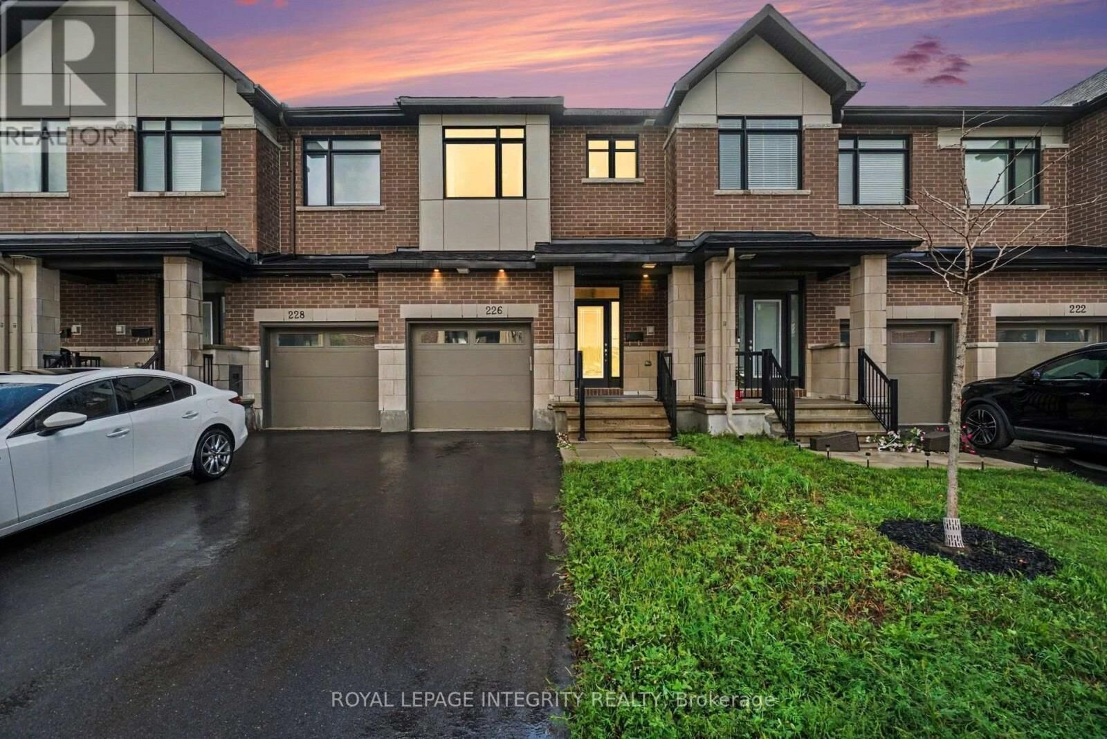 Property Photo:  226 Monticello Avenue  ON K2S 2R7 