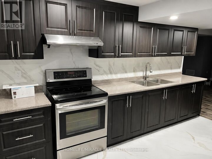 Property Photo: 114 Lorenzo Circle Bst ON L6R 3N4