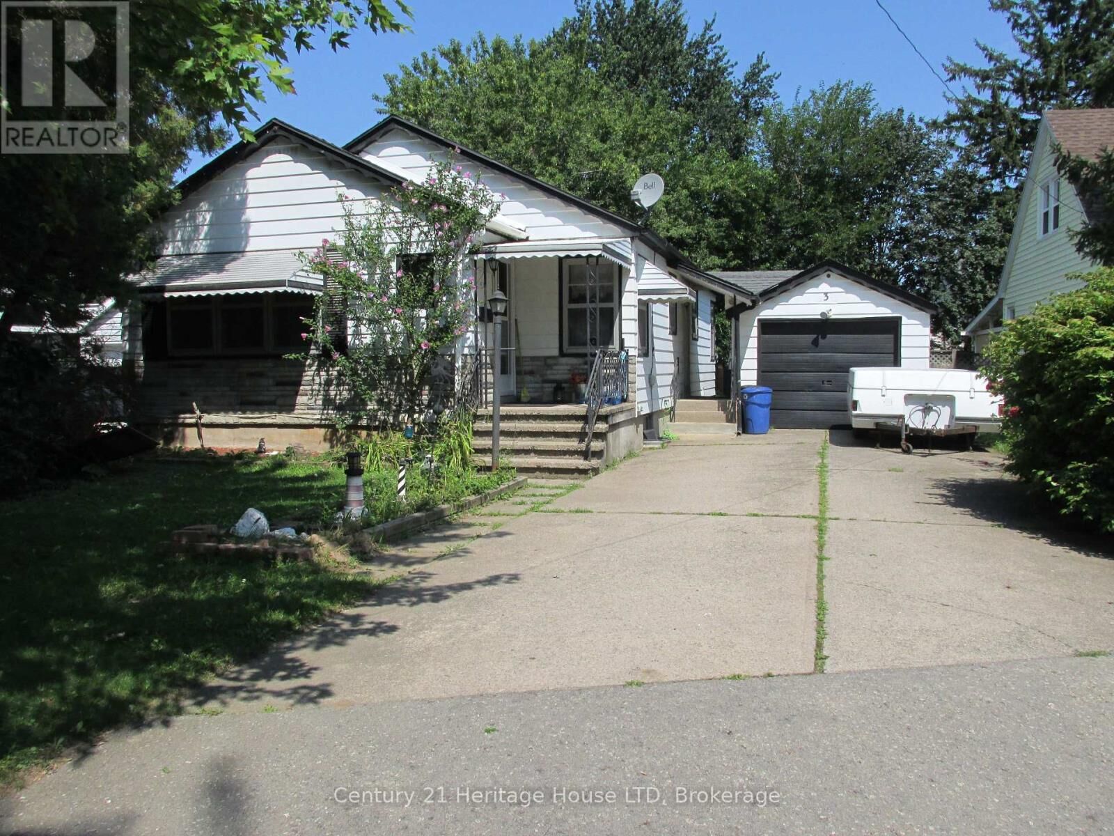 Photo de la propriété:  3 Melba Road  ON L2M 4P5 