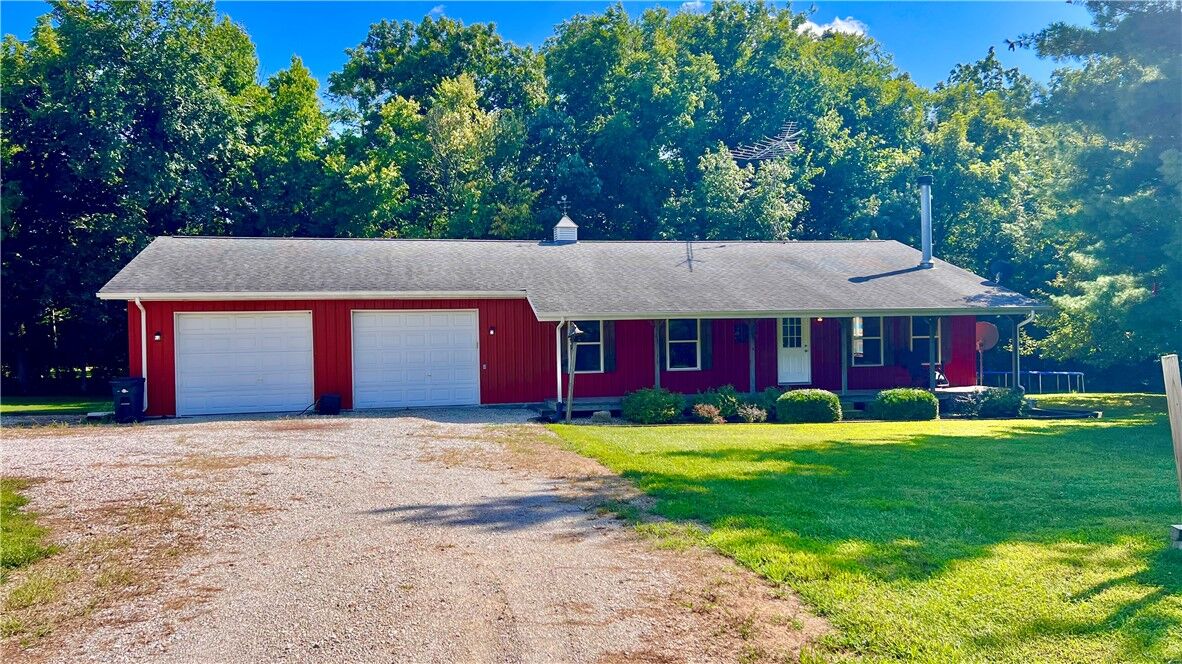 Property Photo: 2439 E 1500 North Road IL 62565