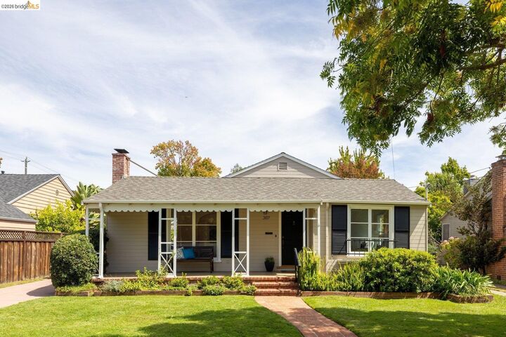 Property Photo: 307 Covington St CA 94605